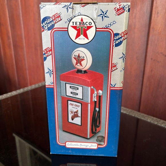 Enesco Texaco Fire Chief Gas Pump Collectible Savings Bank Novelty Red NIB - Picture 2 of 3